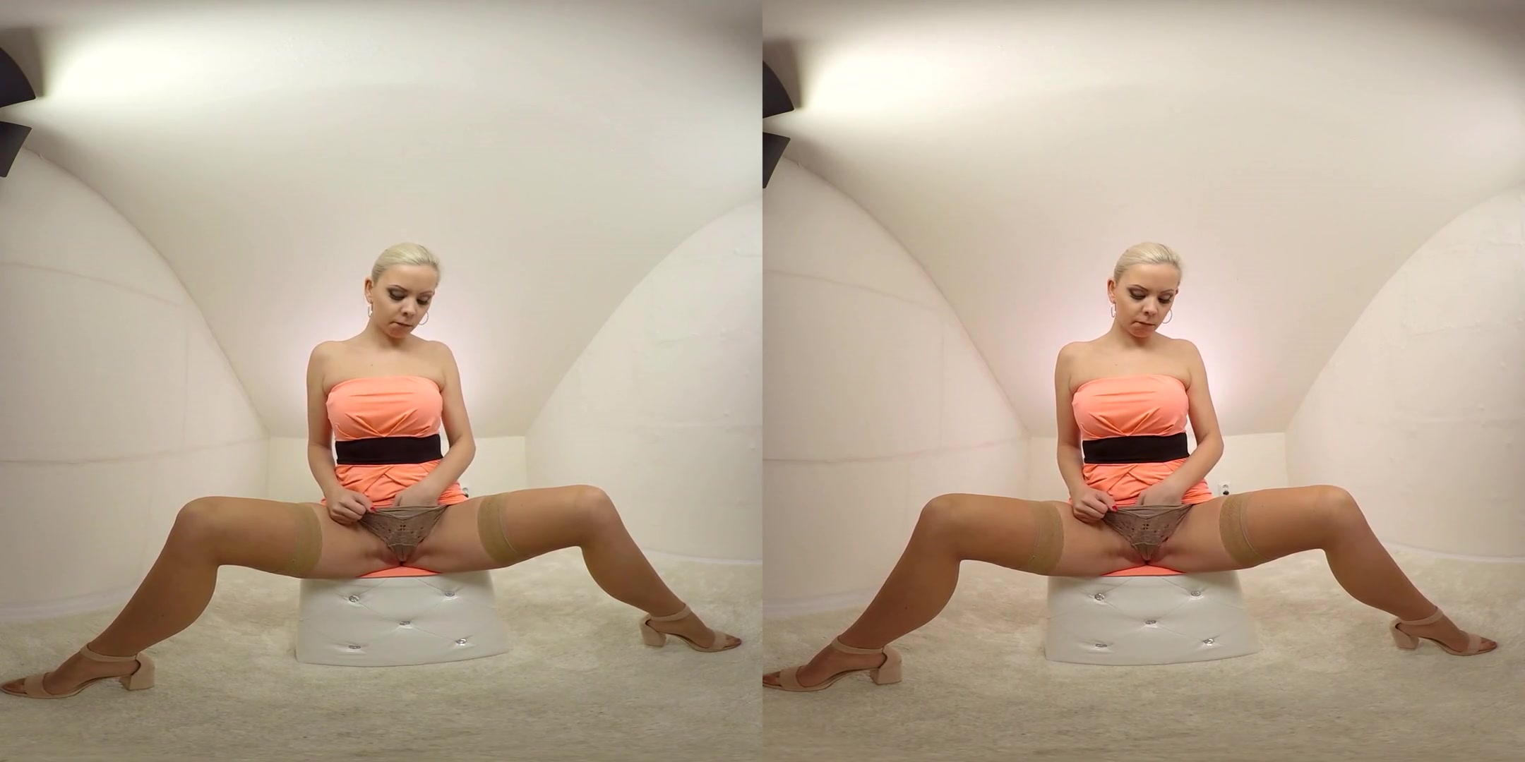 Julia Parker in Blonde Babe Julie Parker with Her Toy - BravoModelsMedia