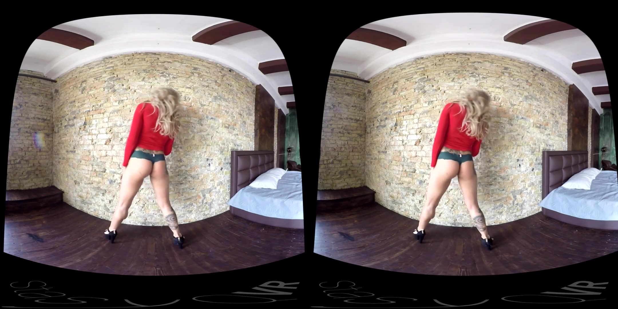 Blonde Striptease - StasyQVR