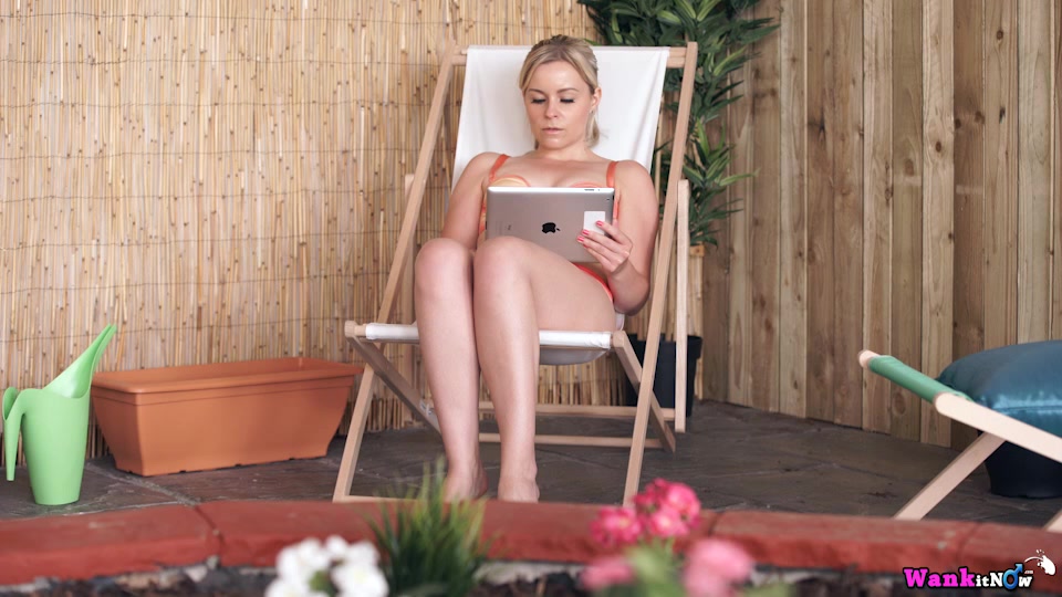 Anna Belle - Garden Playtime - Sexy Videos - WankitNow