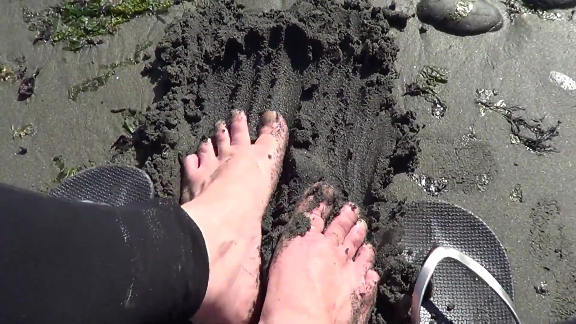 Dirty Sandy Beech Feet - TacAmateurs