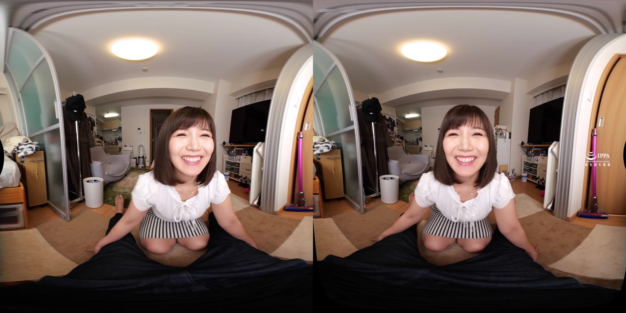 Saki Mizumi - Saki Mizumi's Home Photoshoot: Living Together VR - CasanovA