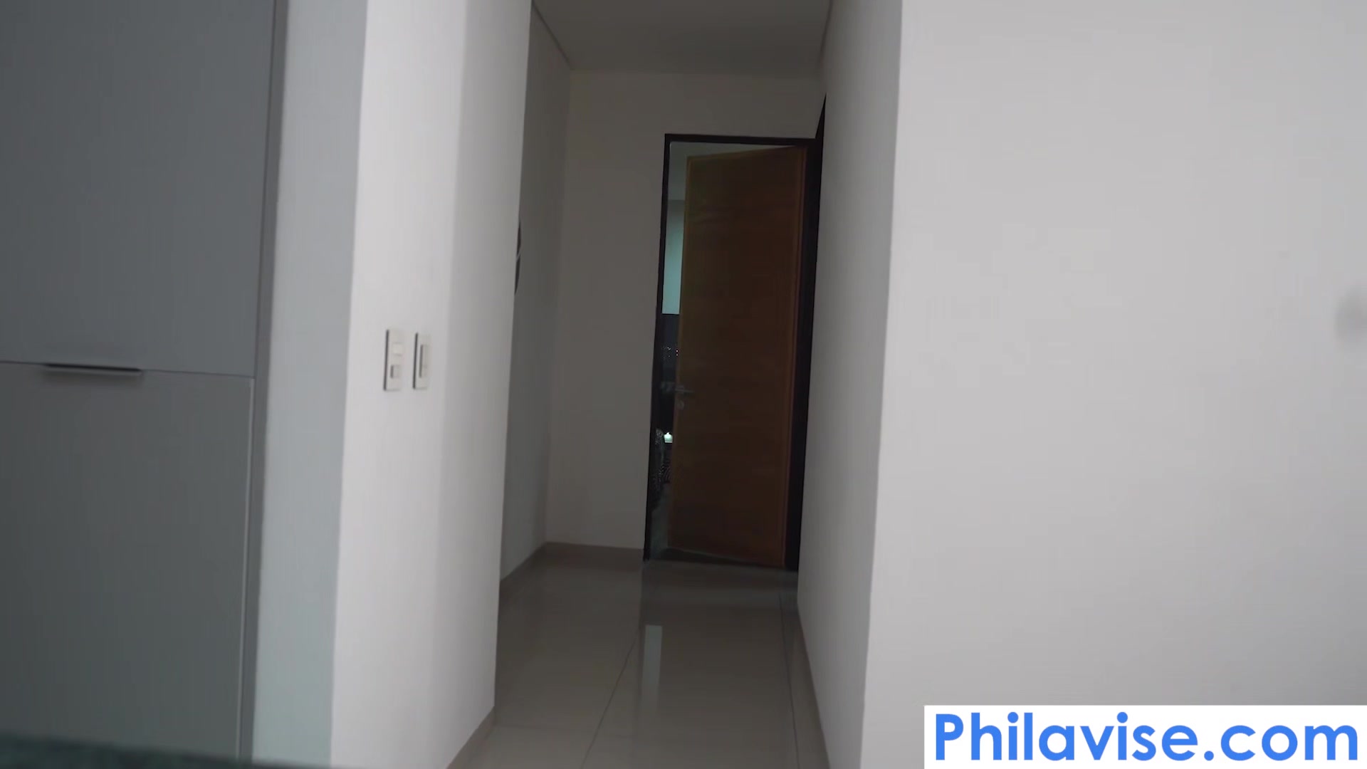 Real estate agent takes dick in hope of a sale
