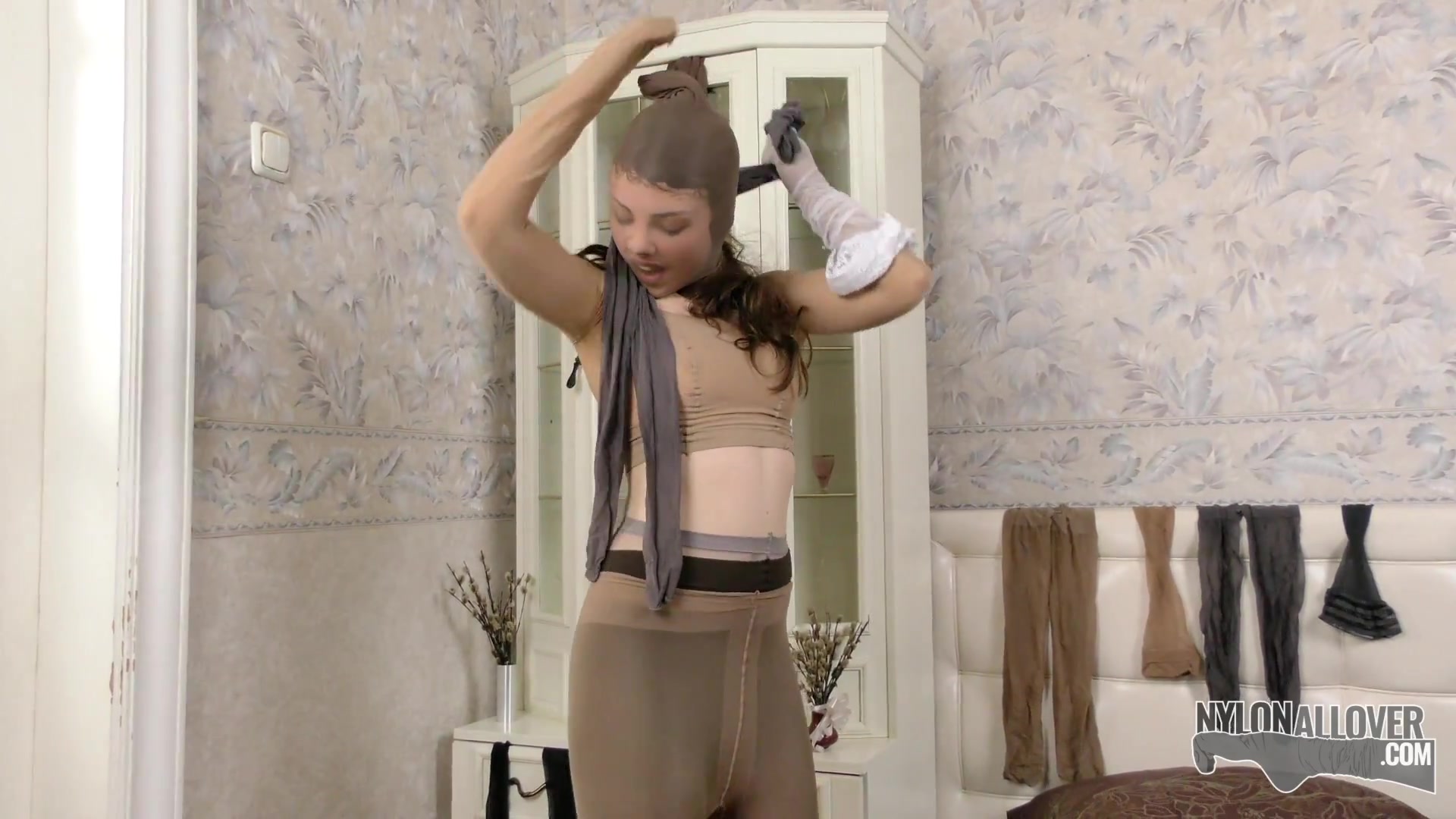Fucking Hot Nylon Show With Mia