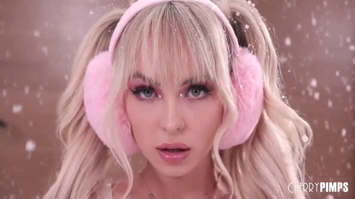 Snow Bunny And Lilly Bell In Blonde Fucks Herself With A Dildo And Plays With Her Natural Tits