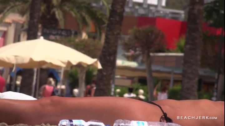 Blonde With Big Tits & Big Nips - BeachJerk
