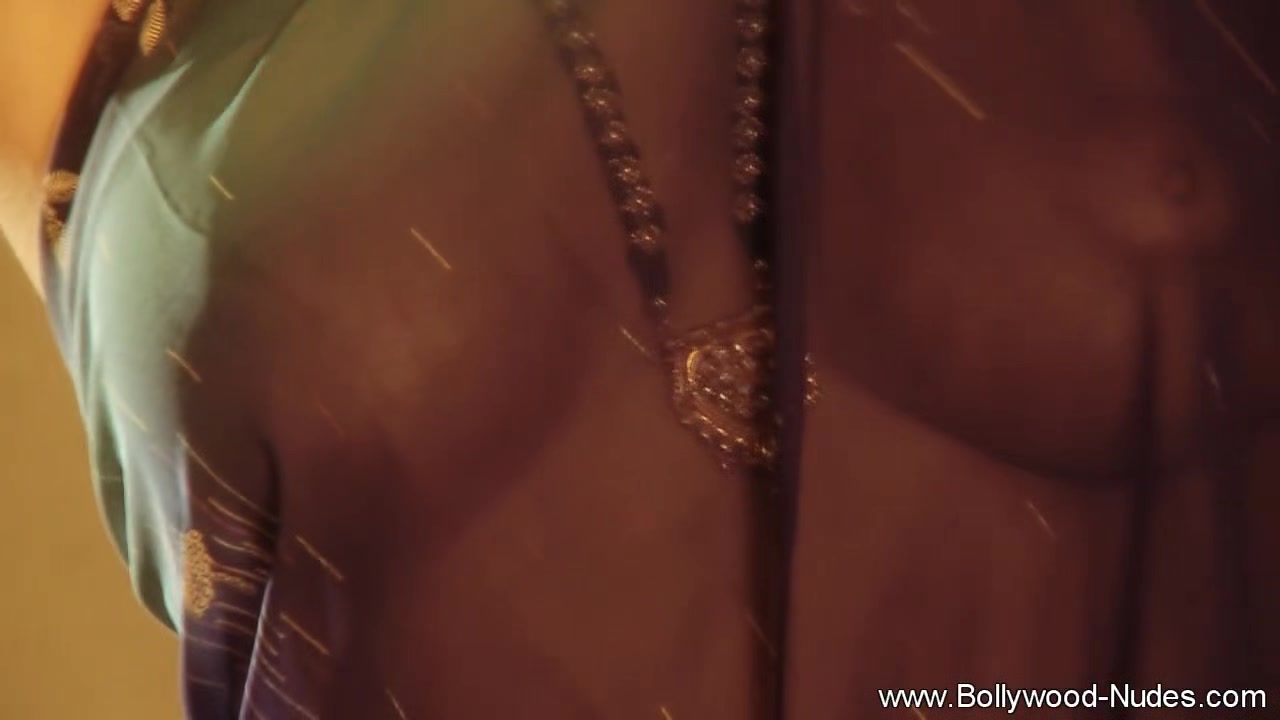 Sexy And Sensual Indian Babe Dance Gracefully Alone