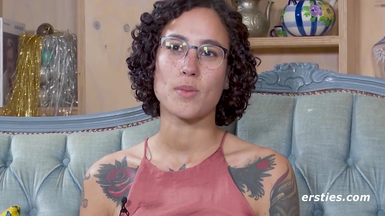 Tattooed Brunette Gets Off With A Dildo