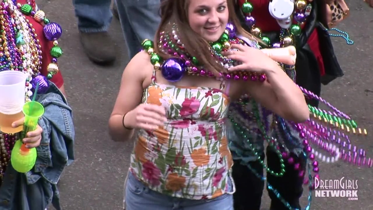 Fat Tuesday Freaky Milfs Getting Naked In The Street For Beads - DreamGirlsMembers