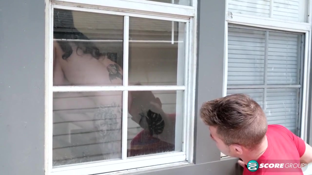 The Hot Body Girl & The Peeping Tom - Nyx Monroe