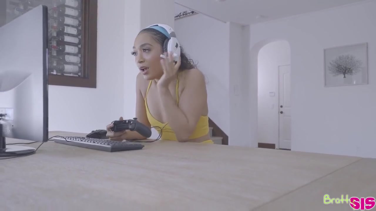 Gamer Girl Likes Stepbros Dick - Sarah Lace