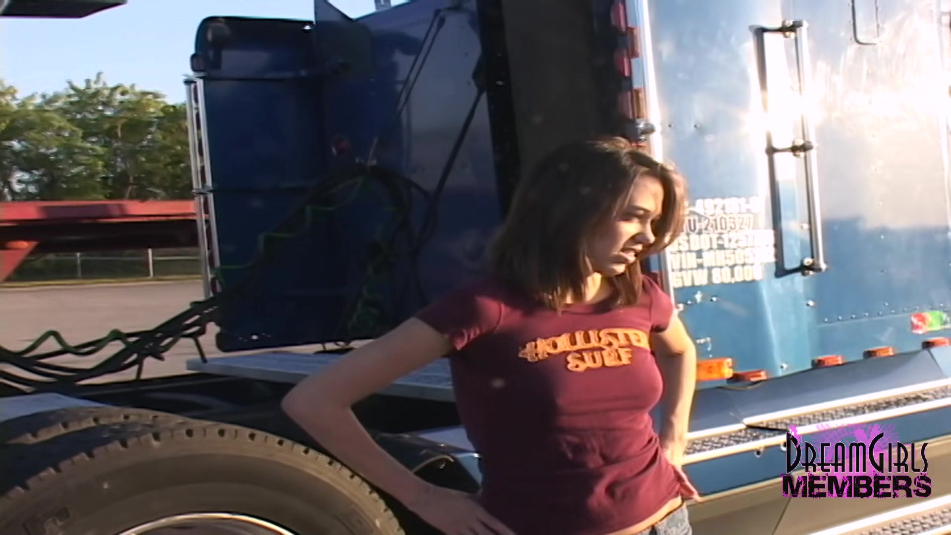 Jenny Hendrix Gets Naked At A Construction Site