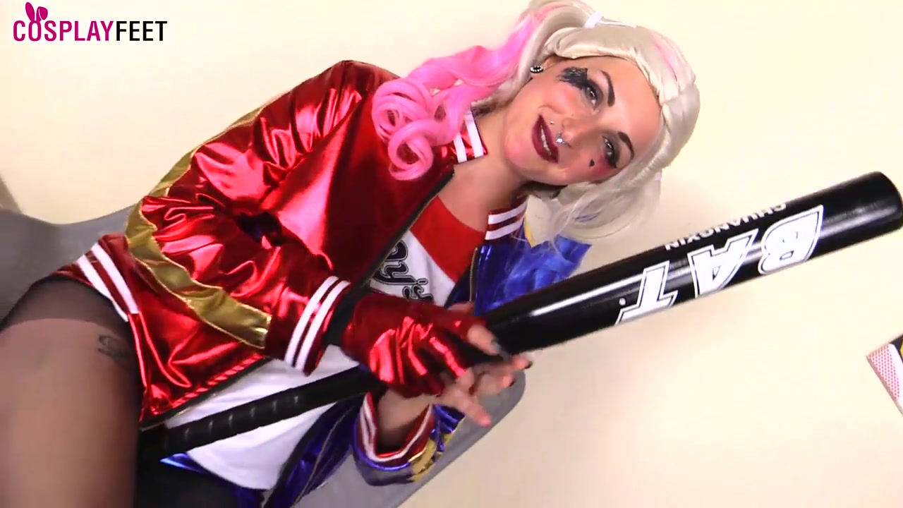 Medusa blonde looks insanely hot in Harley Quinn cosplay costume with black nylons