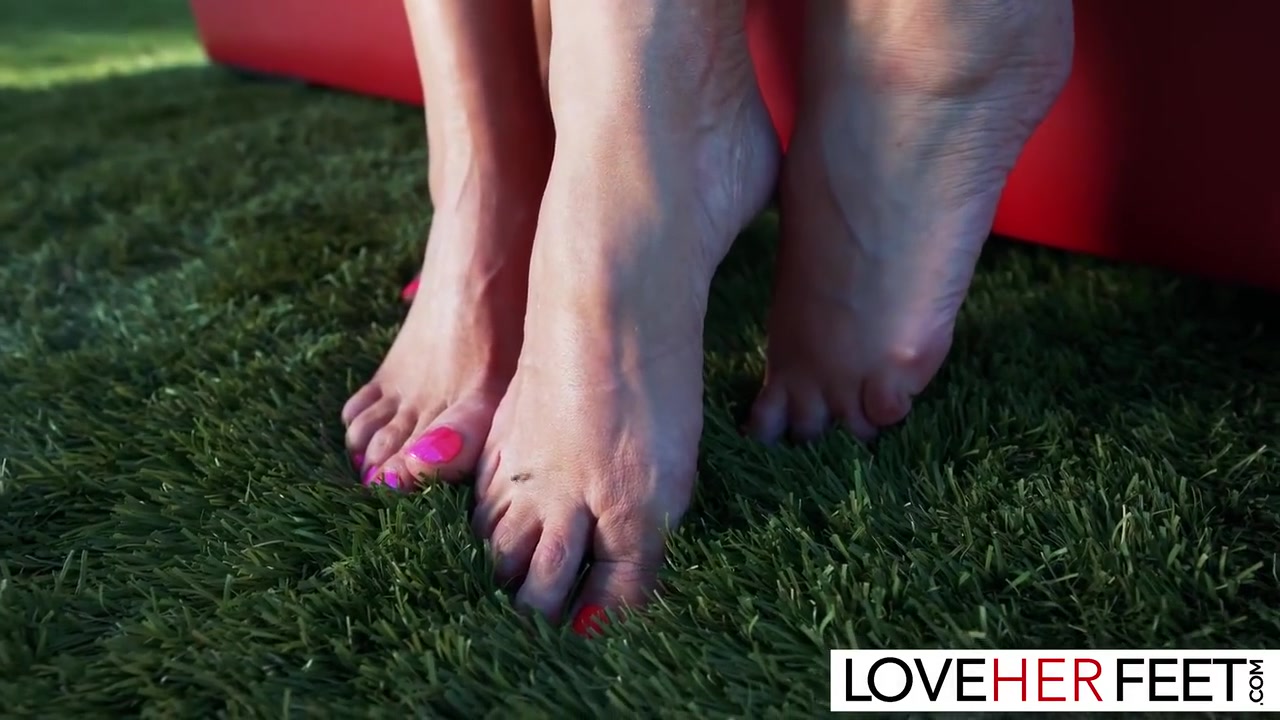 Joi Foot Tease With And With Victoria Zdrok And Brittany Andrews