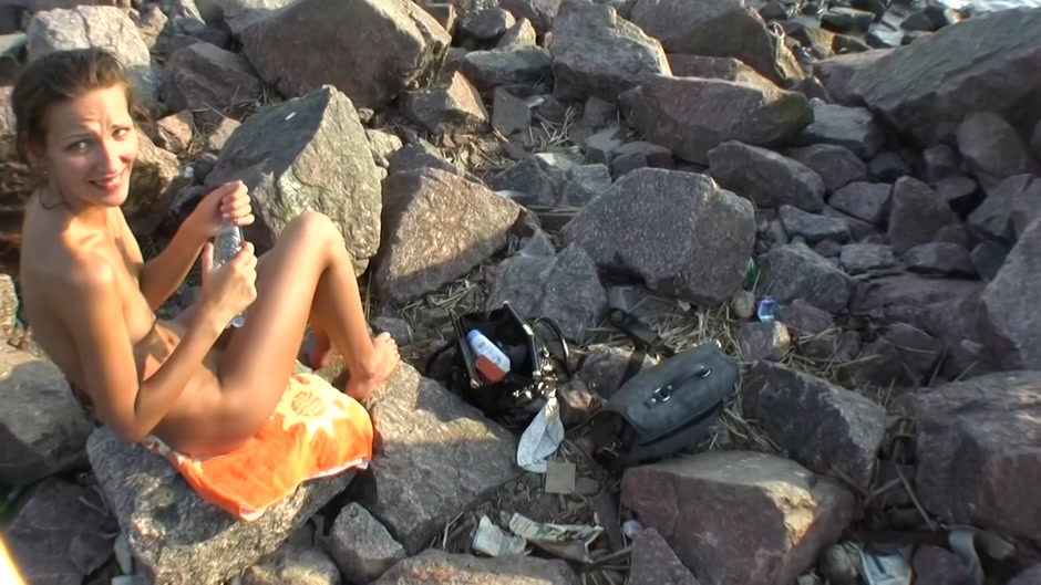Dasi West in beach posing vid with an amateur hot babe