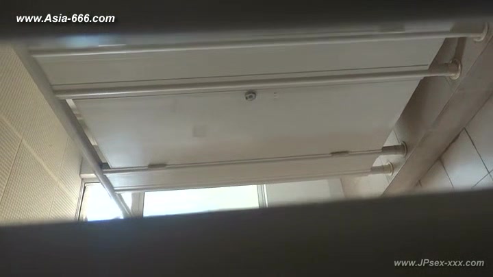 chinese girls go to toilet.126