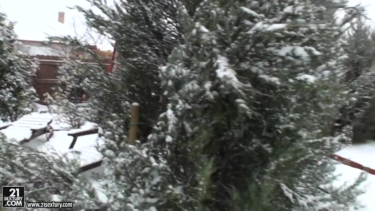 Babe Kathia Nobili gets filmed on snow