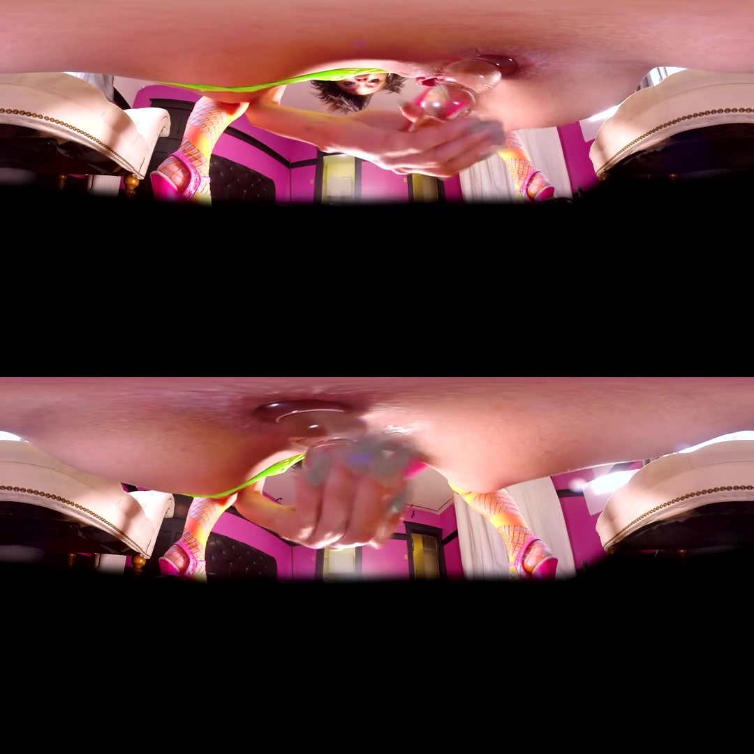 Holly Hendrix in Holly Hendrix Upskirt - HoloGirlsVR