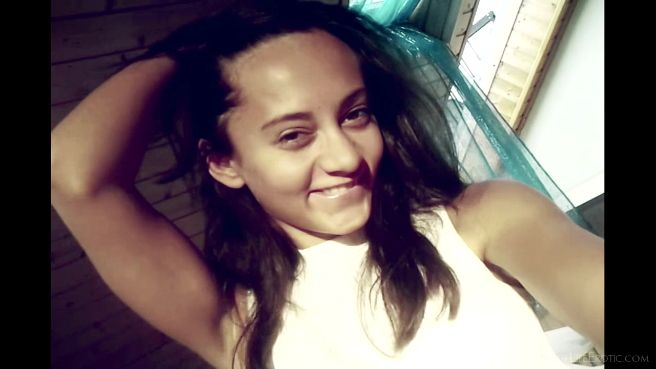 Selfies - Sima B - TheLifeErotic