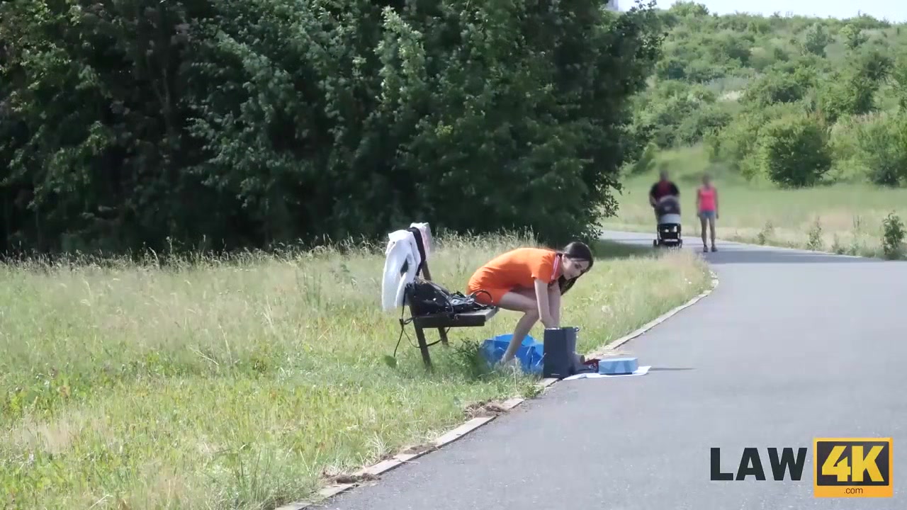 LAW4k. Babe sells something in park but gets arrested and nailed