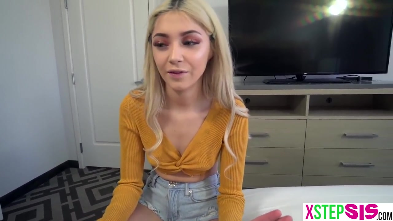 teen 18+ Stepsister Sia Lust Licks Everything She Comes Across