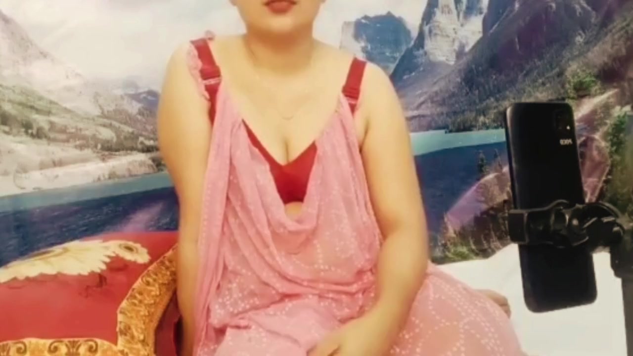 The Beautiful Housewife Had Sex With Her When Her Husband Was Abroad