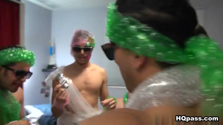 DareDorm Clip: Bubble wrap