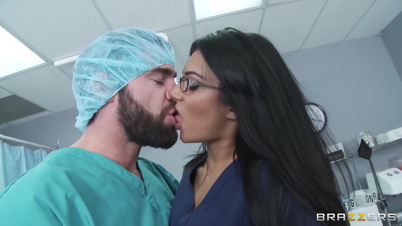 Beautiful Gives Blowjob To Doctor - Shazia Sahari