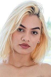 Watch Sophi Holmes videos