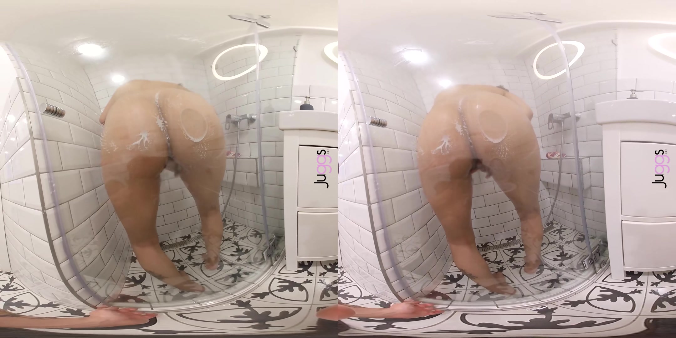 The Gipsy teen 18+ In The Shower - perVRt