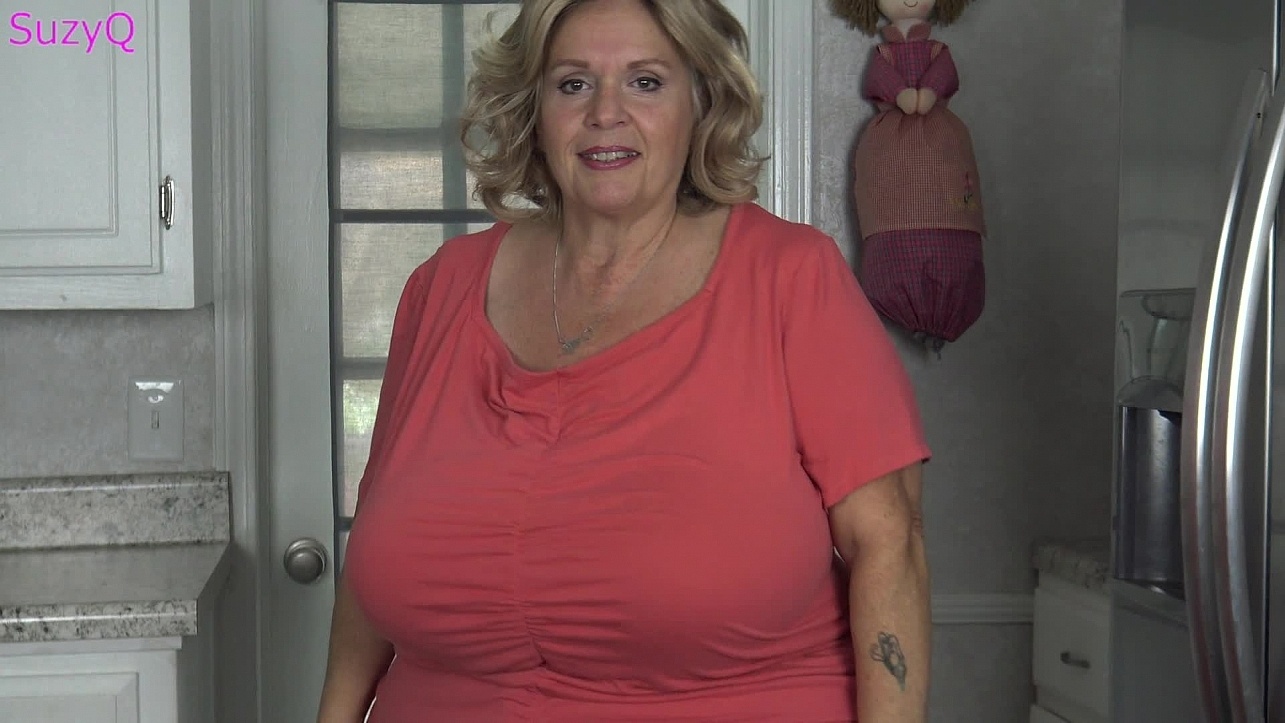 Suzie Mega Busen in Tops