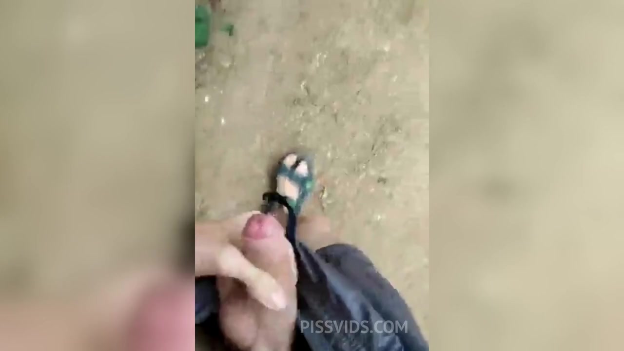 Masturbando na rua - PissVids
