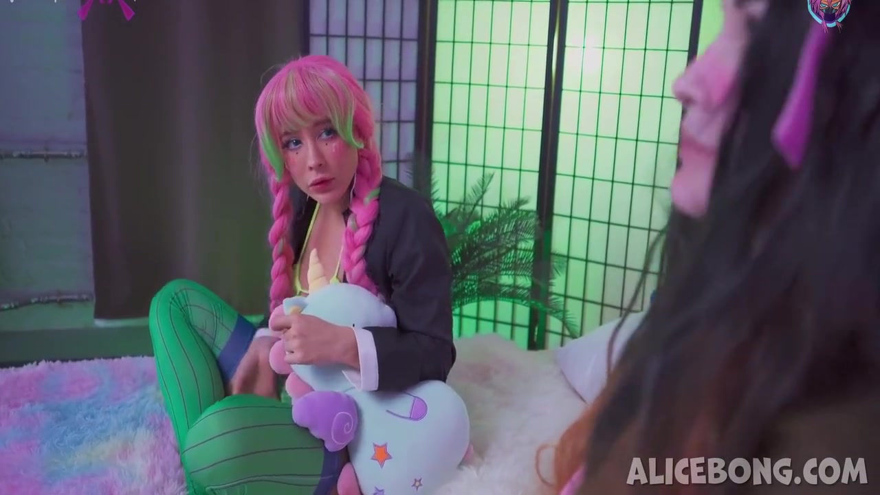 Two Sweet Lesbians Fucked Each Others Tight Pussies 6 Min - Alice Bong And Amber Hallibell