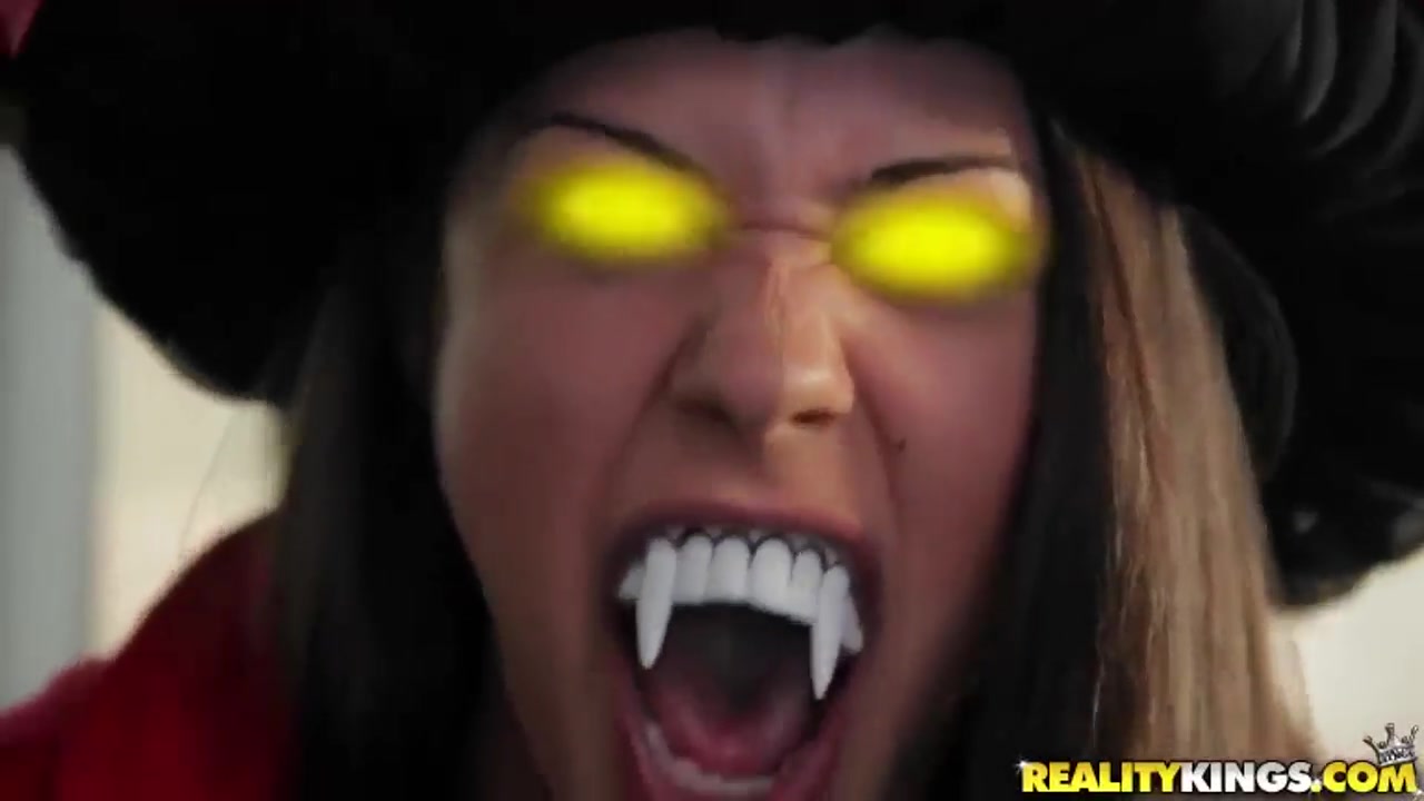 Girl gets money and gives horny head job