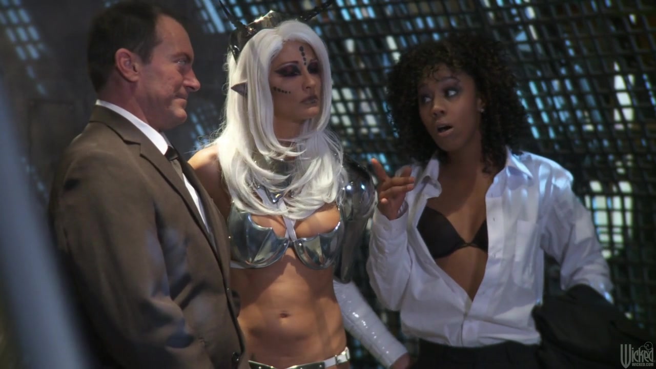 Alektra Blue, India Summer, Jessica Drake, Kaylani Lei, Misty Stone In Men In Black: A Hardcore Parody, Scene 8