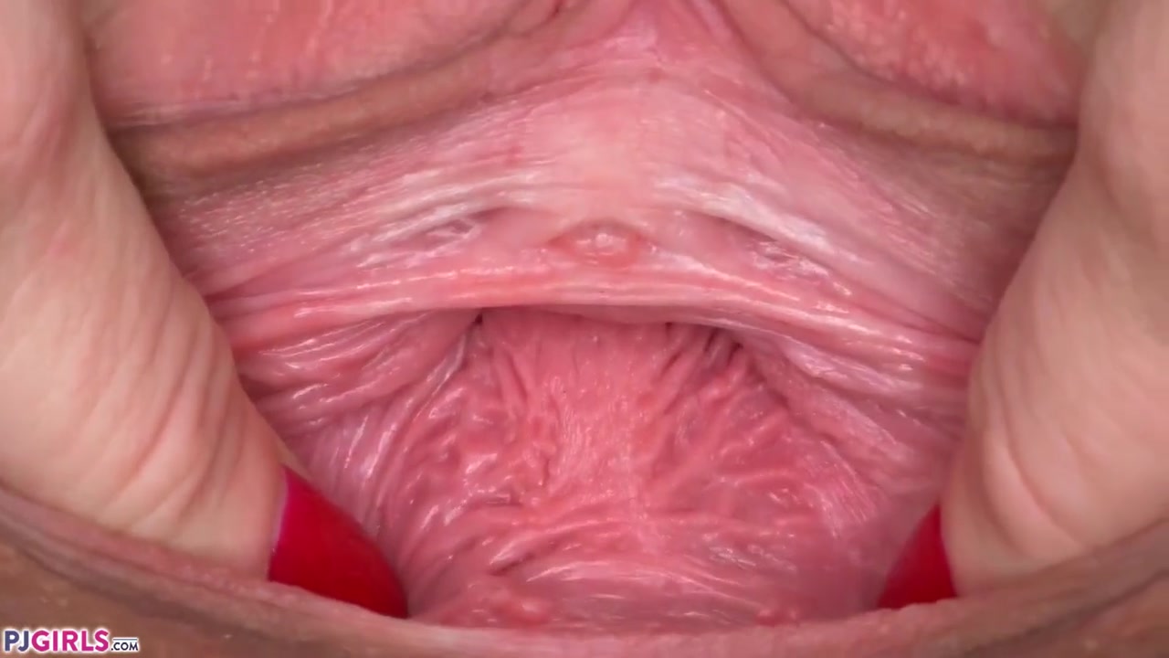 Beauty Blonde Spreading Her Cunt