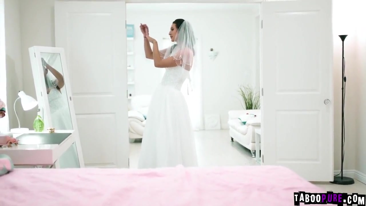 Bella Rolland In Sucking Off A Big Man Meat And Getting A