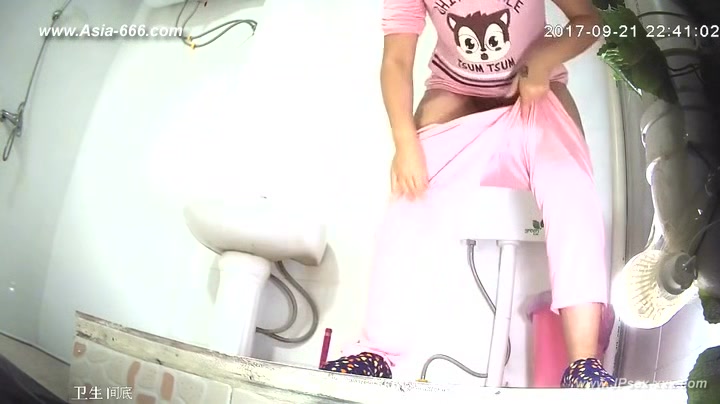 chinese girls go to toilet.95