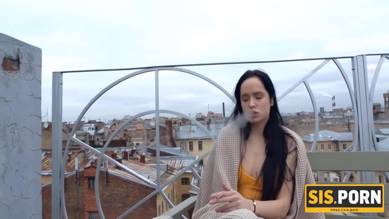 Guy Catches Stepsister Smoking And Fuck Her Into Quick Sex 11 Min