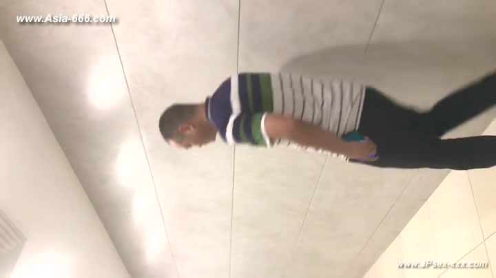 chinese girls go to toilet.139