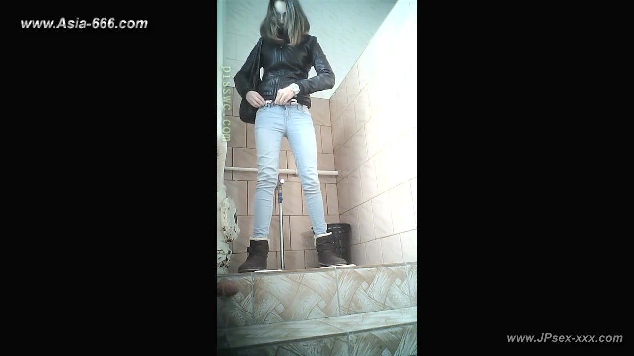 peeping blondes go to toilet.46