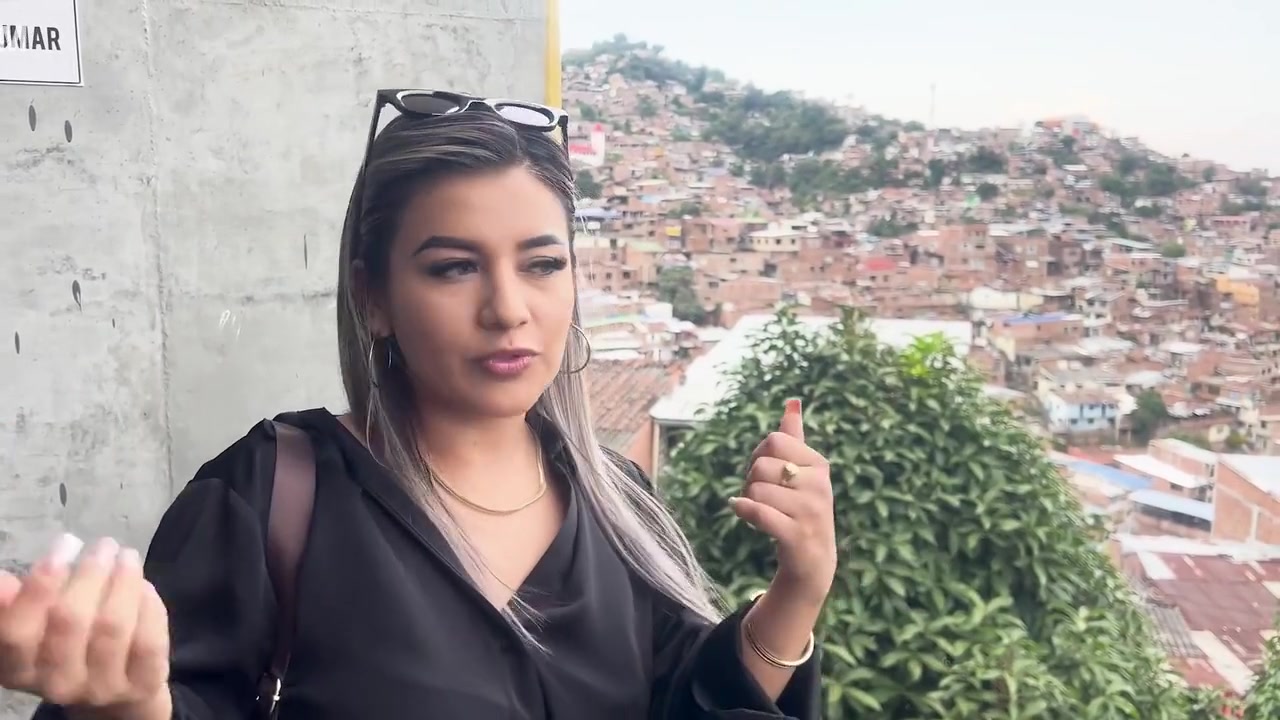Follada Libre Al Mejor Amigo De Mi Hermanastro Mientras Paseamos En El Teleferico De Cali!
