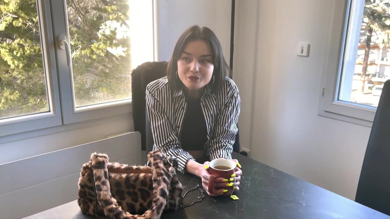 Cerise, 22 years old, masseuse in Paris! - Jacquie et Michel TV