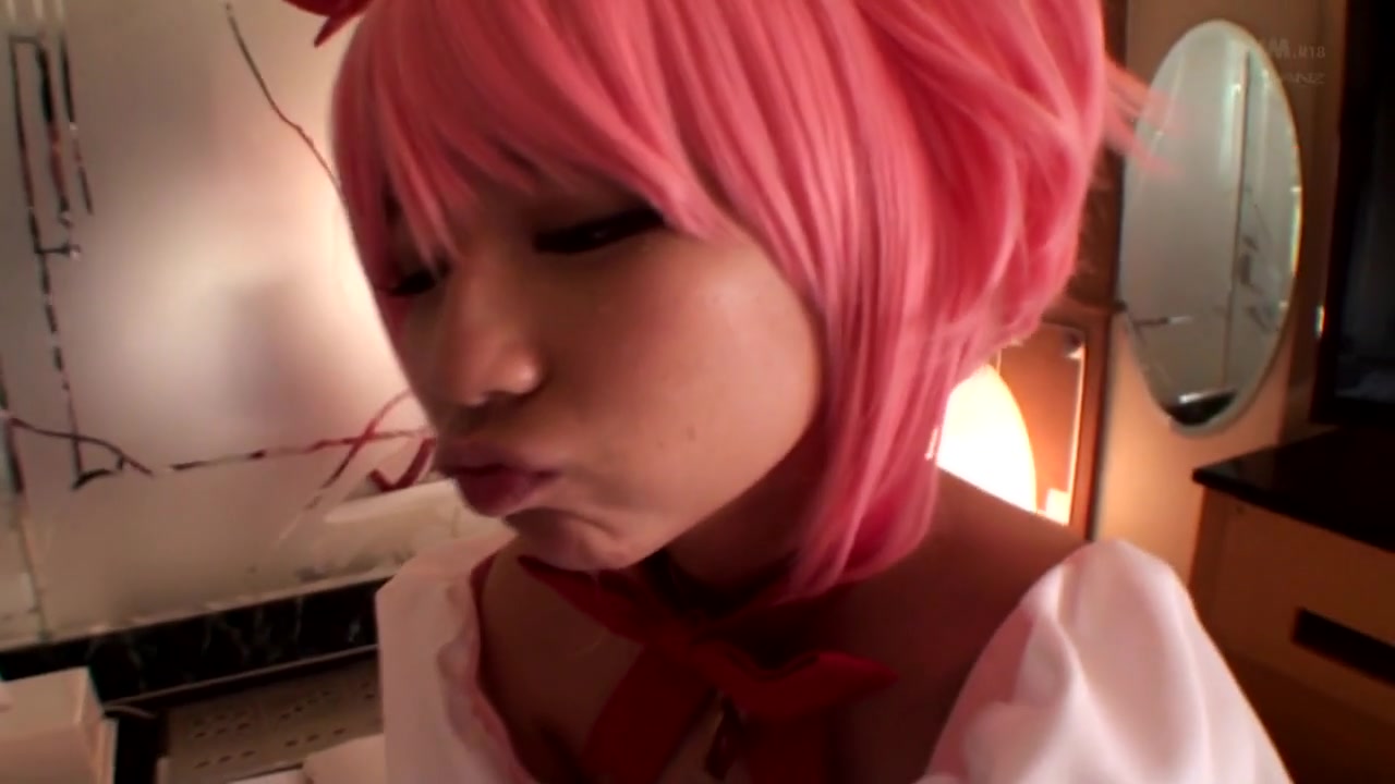 Shaved Girl Gets Finger Fucked - CosplayInJapan