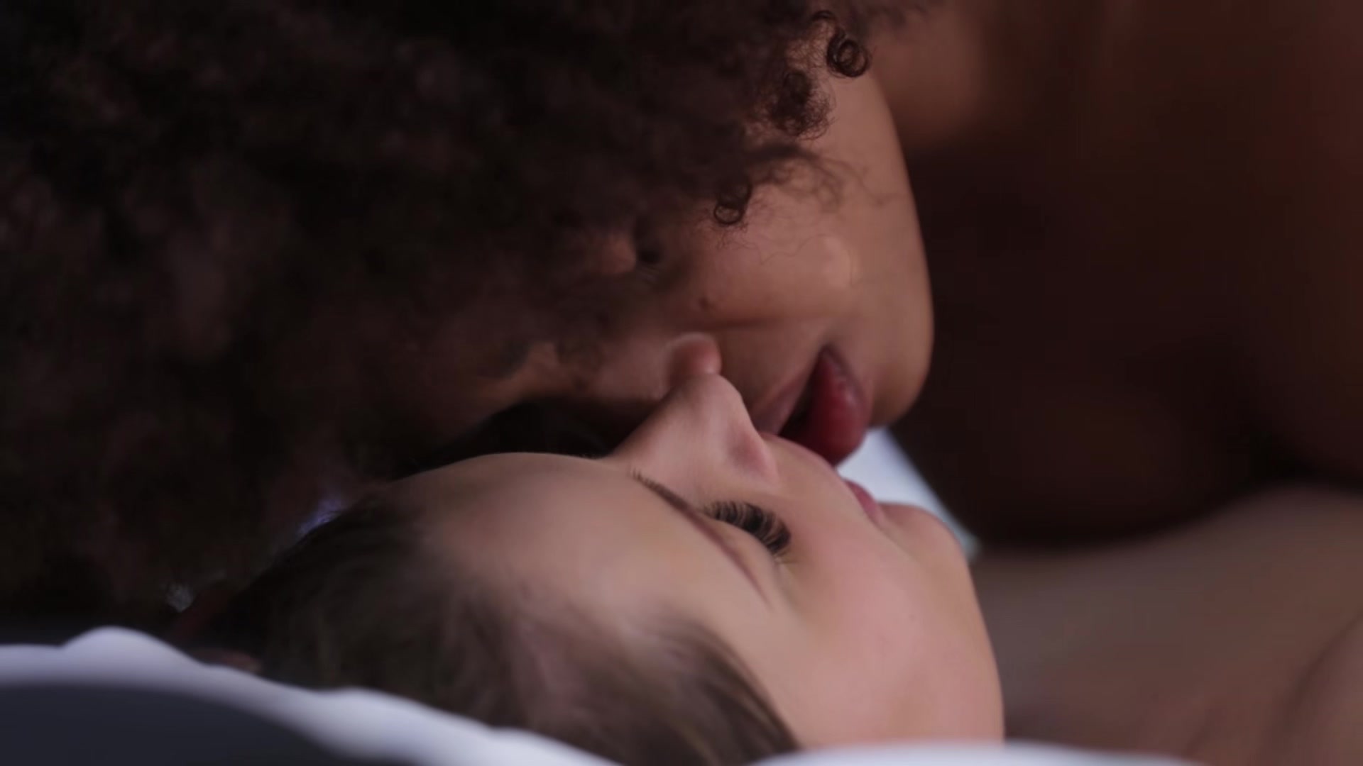 Luna's Heavenly Bodies 2 - The Blackout - Liona Levi & Luna Corazon - VivThomas