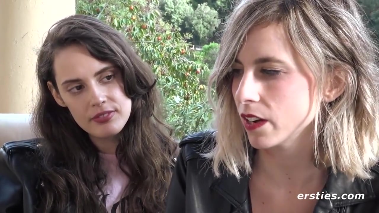Brunette Lesbians Rub Each Others Clit Until They Burst