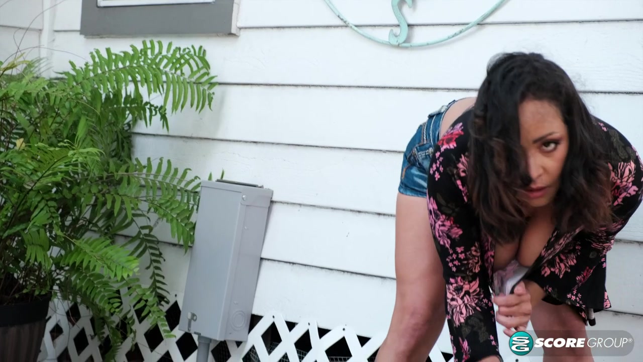 Anna Maria fucks JMac - 40SomethingMag
