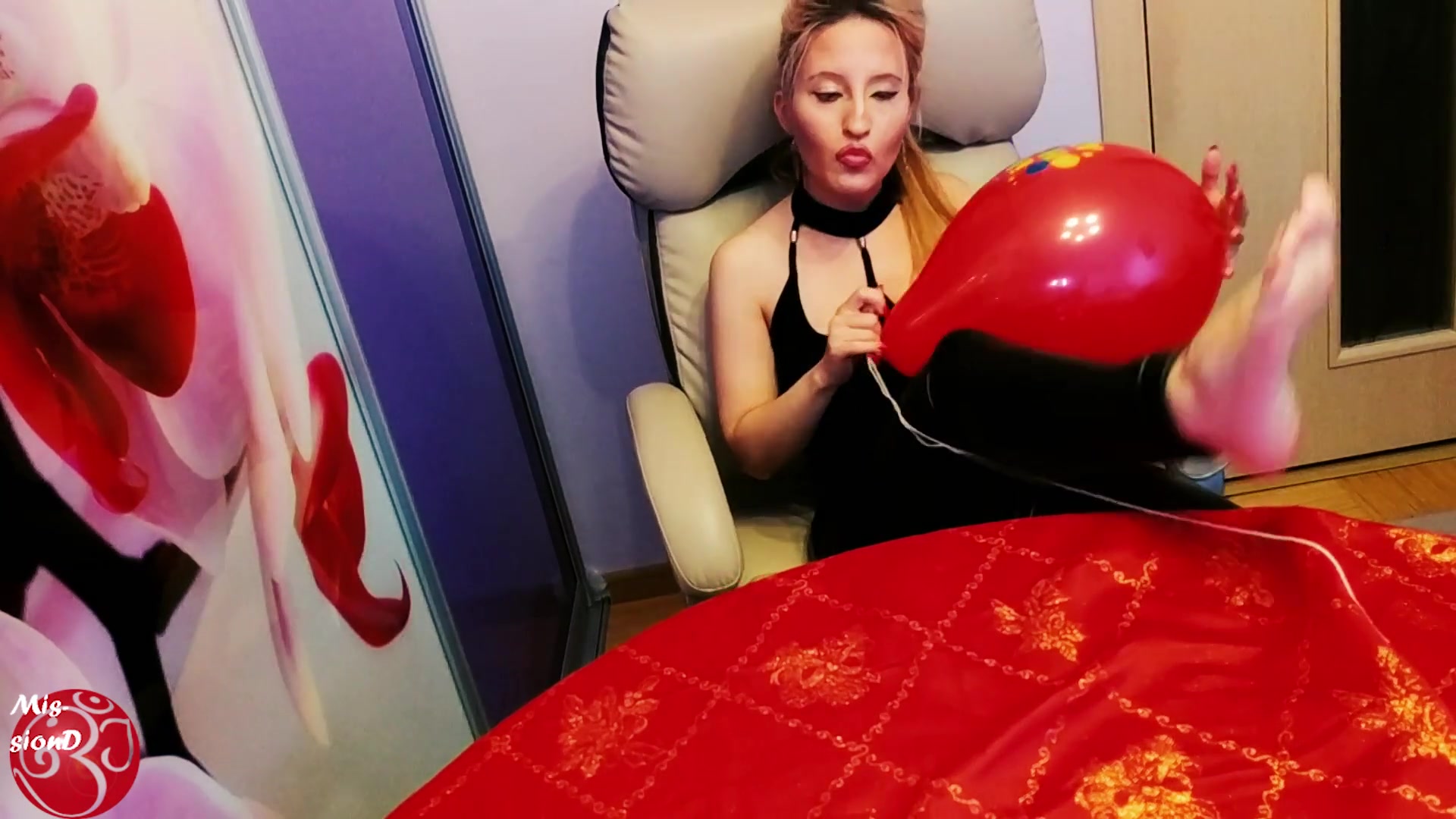 Red Balloon Feet Play - Sex Movies Featuring Findom Goaldigger