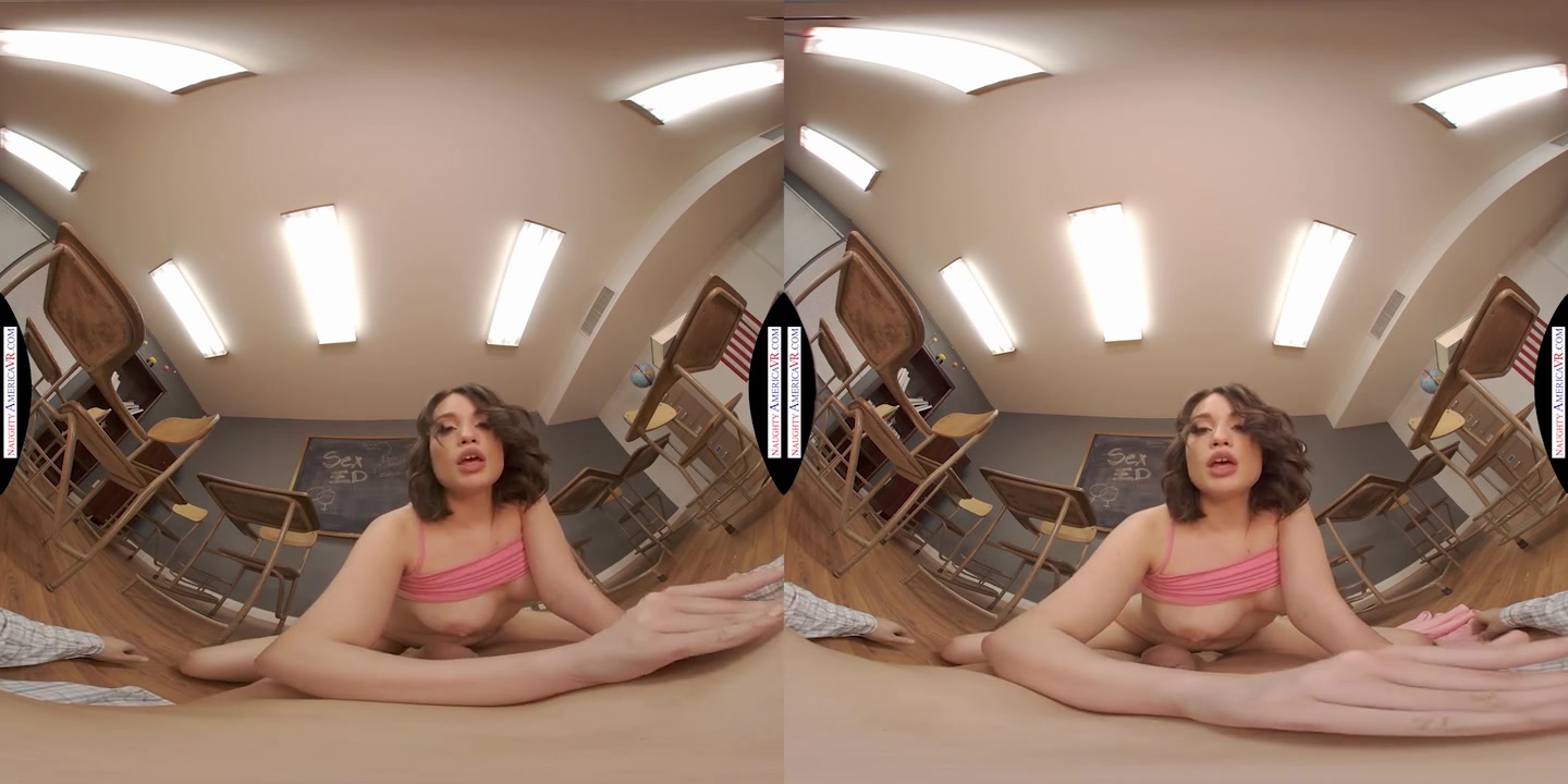 Sexy student 18+ Liv Wild Wants To Learn Sex-Ed With A Hands On Approach