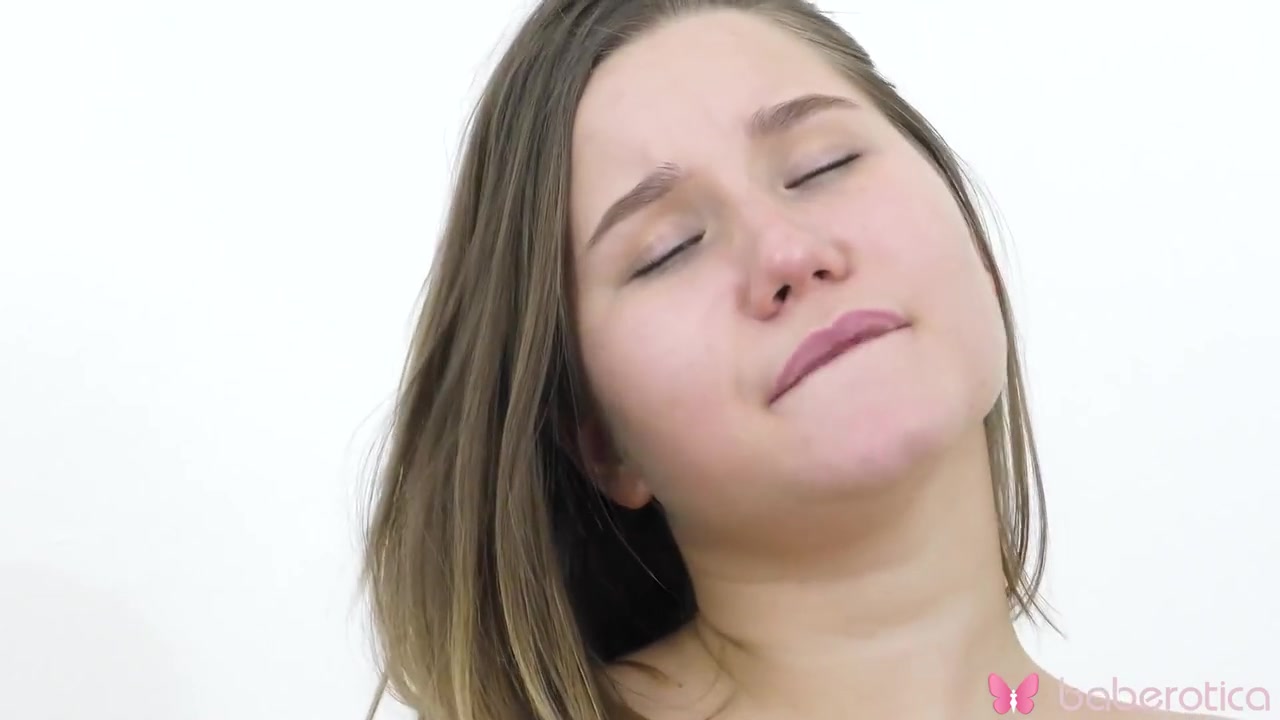 Amalia Davis In Solo Plump Girl Is Masturbating In 4k