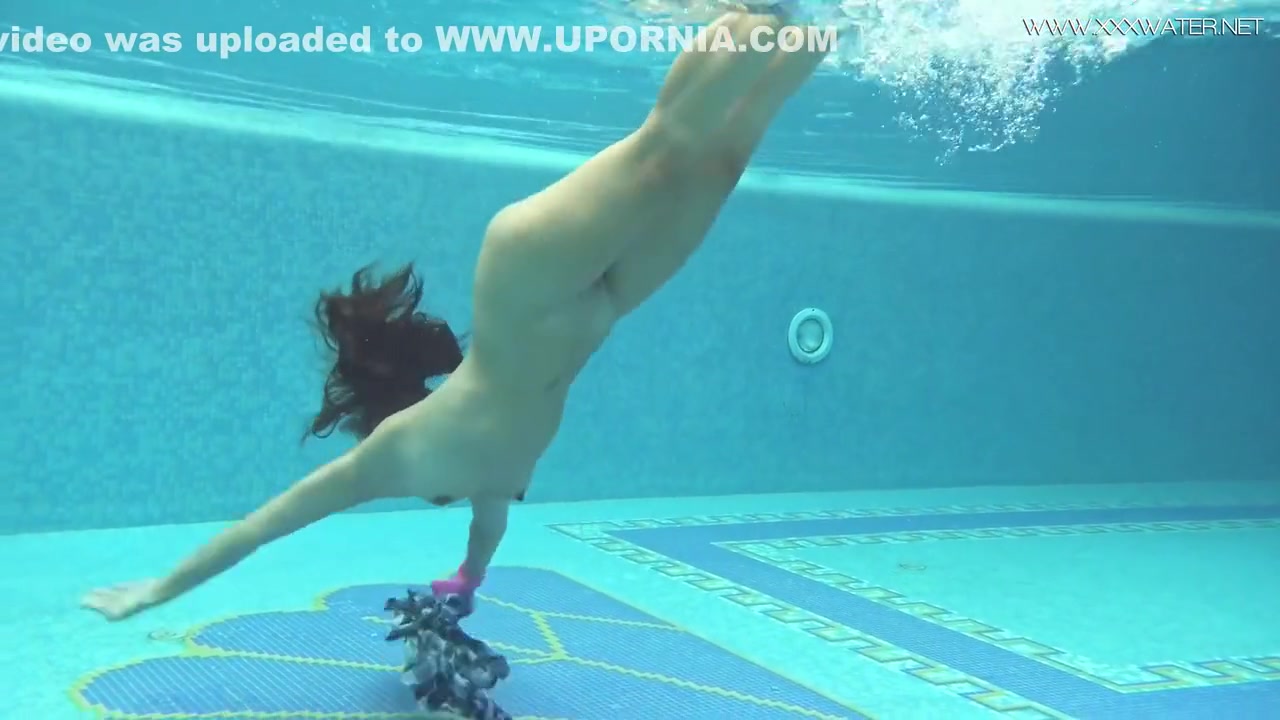 Sazan Cheharda Super Hot teen 18+ Underwater Nude